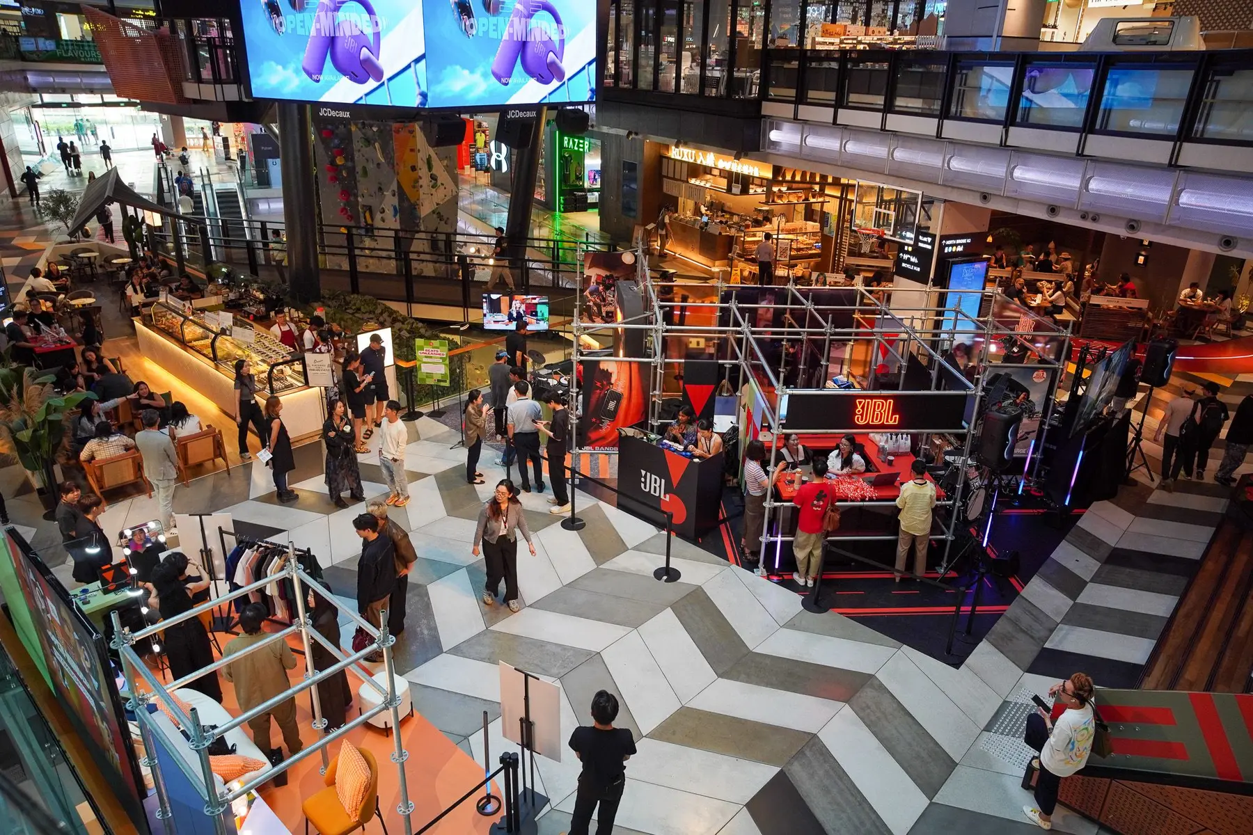 Live multi-brand public activation managed on site